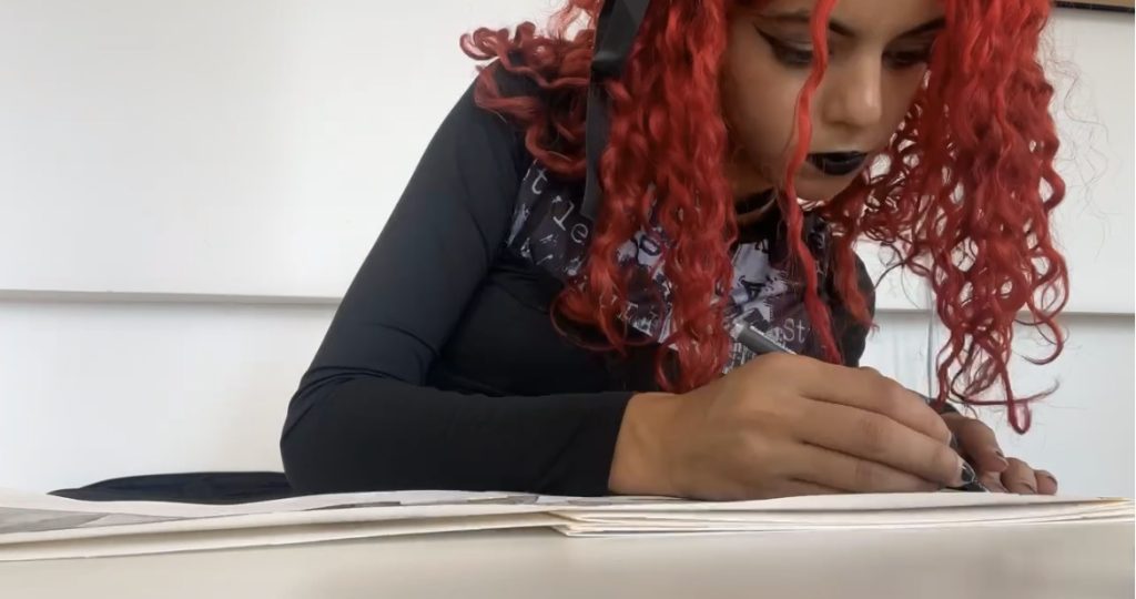 Lila Agoune, étudiante en L1 à l'ENSA Lyon au travail
